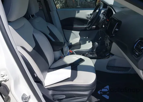 2018 Jeep Compass Limited 4X4 из США, поврежденный, VIN 3C4NJDCB5JT114426